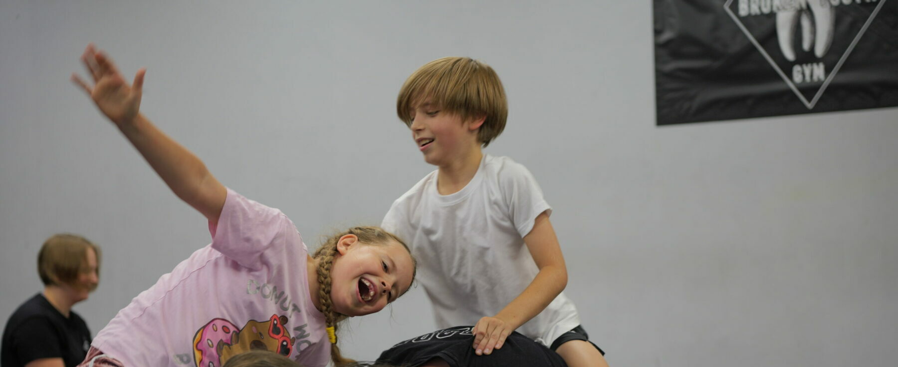 Zapisz <br/> swoje dziecko na Krav Maga Kids!